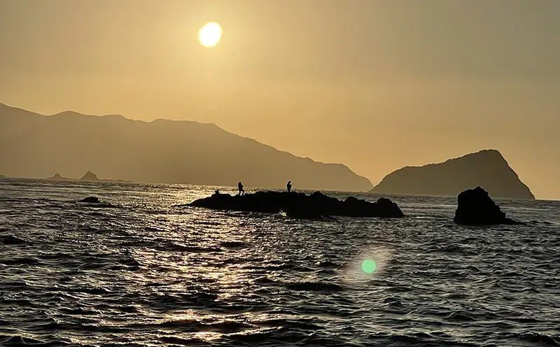 釣りをしている人々